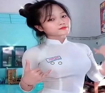 Học sinh trường THPT chịch nhau ngoài nhà vệ sinh